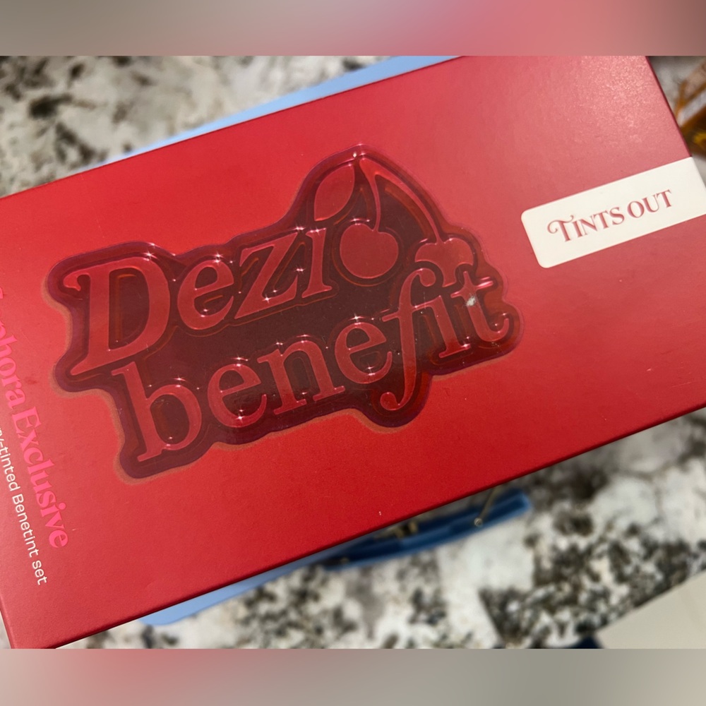 DEZI x Benefit Sunglasses